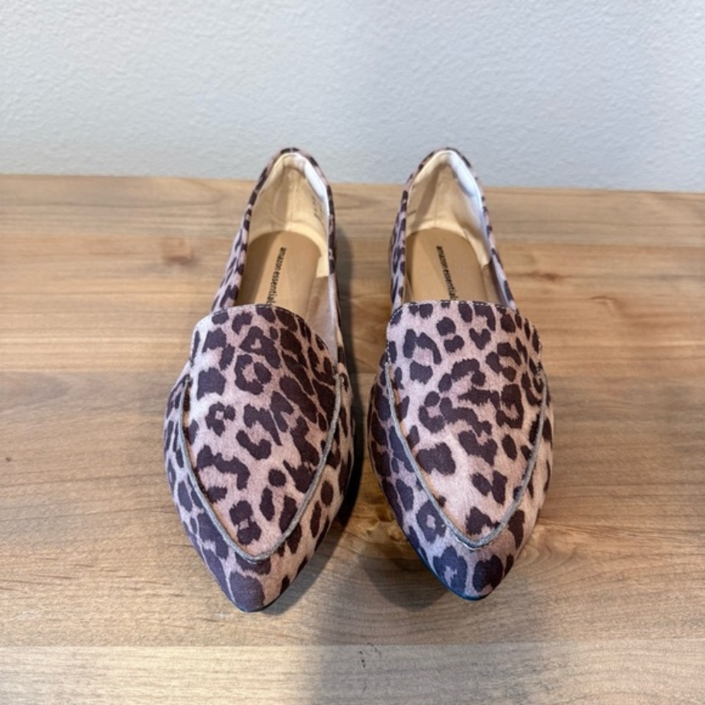 NWOT Amazon Essentials leopard print pointed toe flats size 7.5